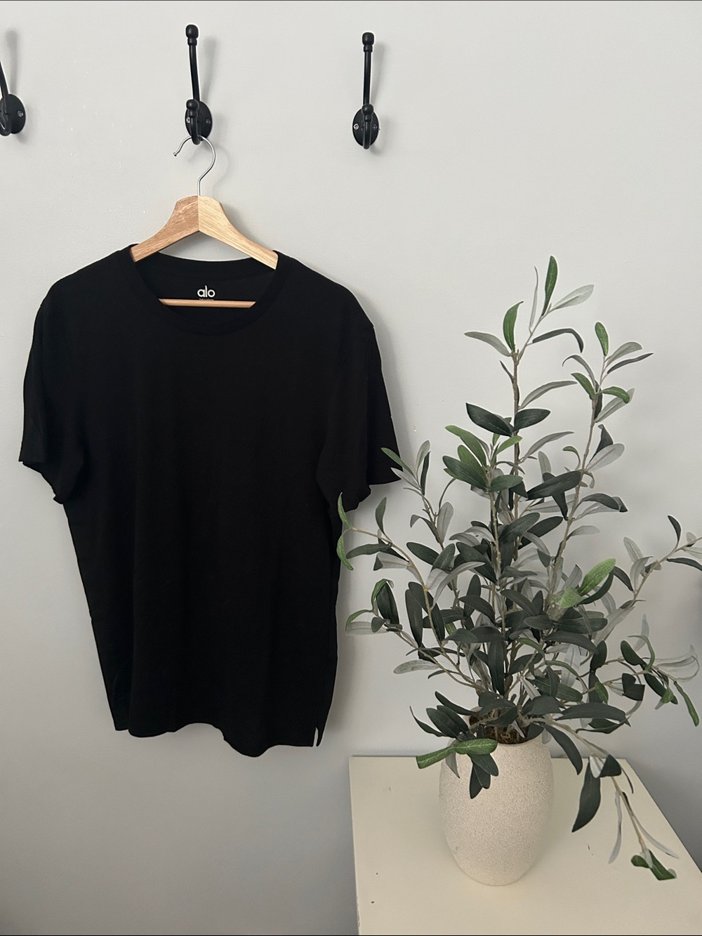 ALO Yoga Men’s Black Short Sleeve Crew Tee